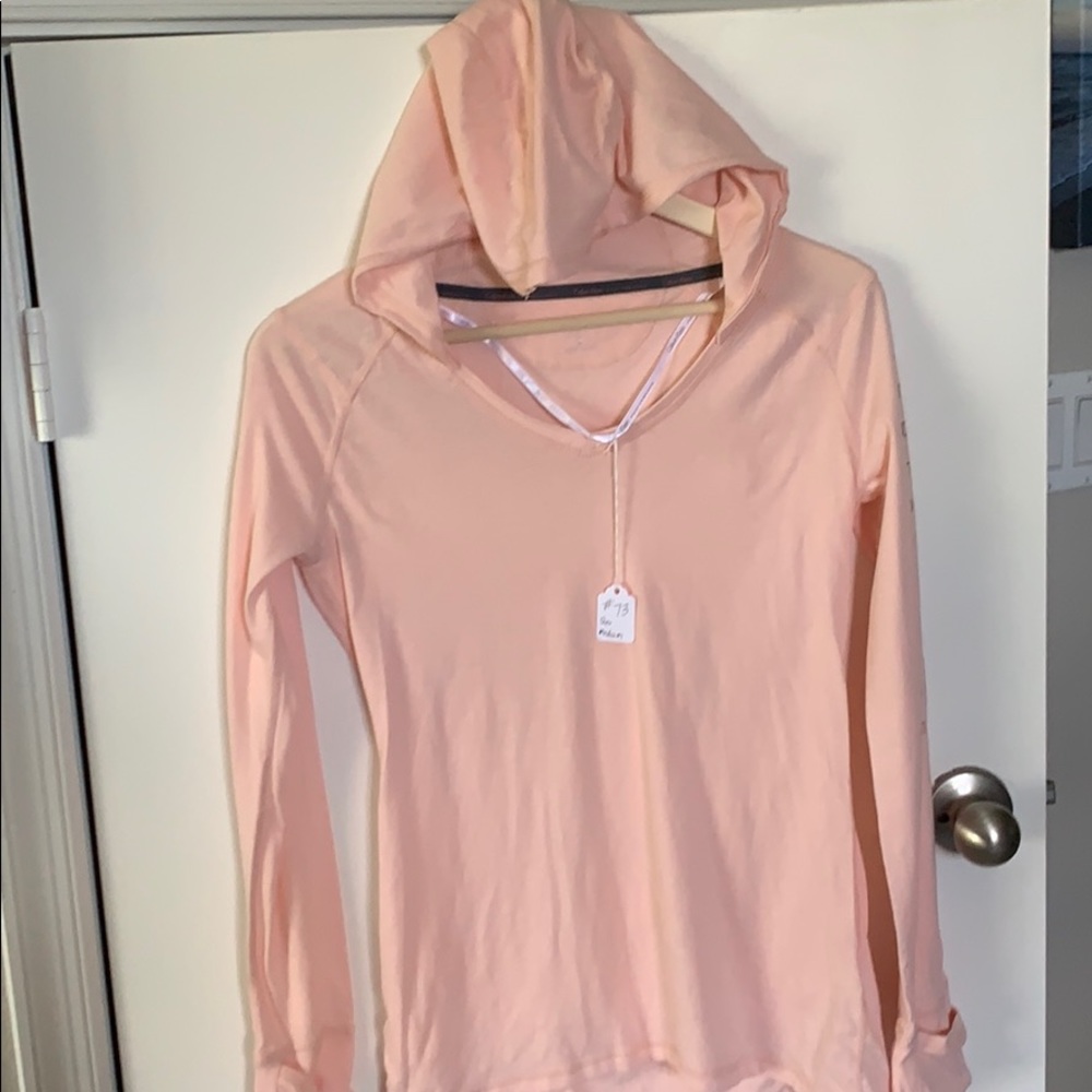 L/S hooded lightweight workout shirt